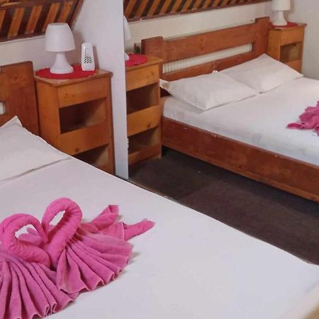 Hostel Intim 95 Ron Bîrlad Kültér fotó