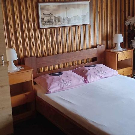 Hostel Intim 95 Ron Bîrlad Kültér fotó