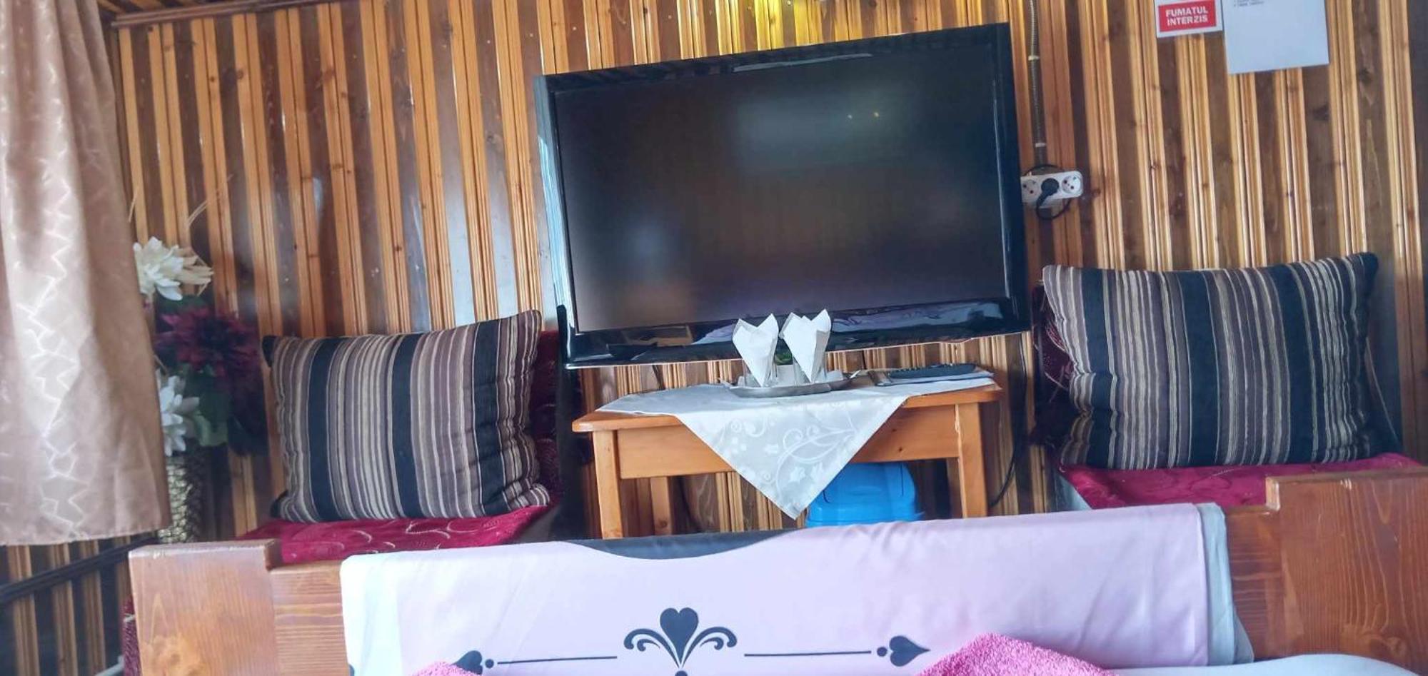 Hostel Intim 95 Ron Bîrlad Kültér fotó